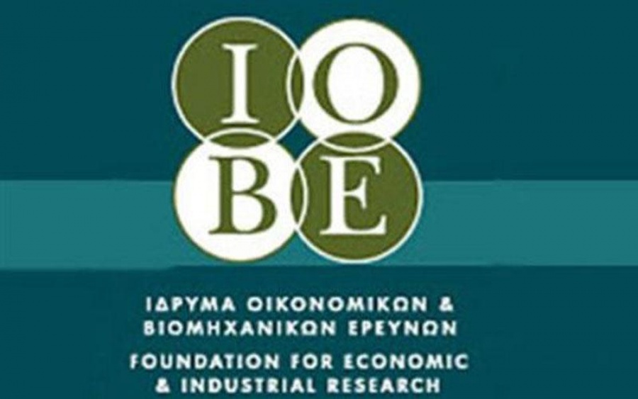 IOBE: Αμετάβλητος ο δείκτης οικονομικού κλίματος, βελτίωση σε καταναλωτική εμπιστοσύνη