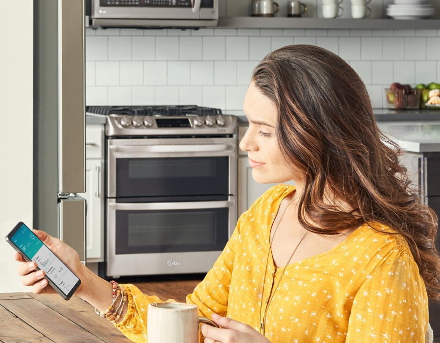 Η LG κάνει τη σύνδεση των έξυπνων οικιακών συσκευών ακόμη πιο εύκολη με τη νέα εφαρμογή που αξιοποιεί φωνητικές εντολές