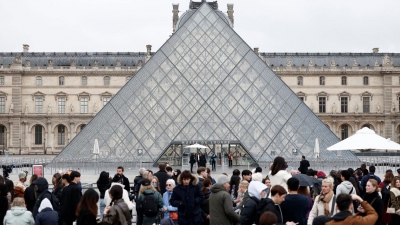 Συνεχίζεται το κυνηγητό στη Γαλλία για τη ληστεία στο Λούβρο - 4 νέες συλλήψεις υπόπτων