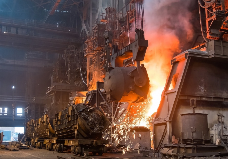 Την παρέμβαση της ΡΑΕ ζητά η βιομηχανία για τον τρόπο υπολογισμού από τη ΔΕΗ της χρέωσης CO2