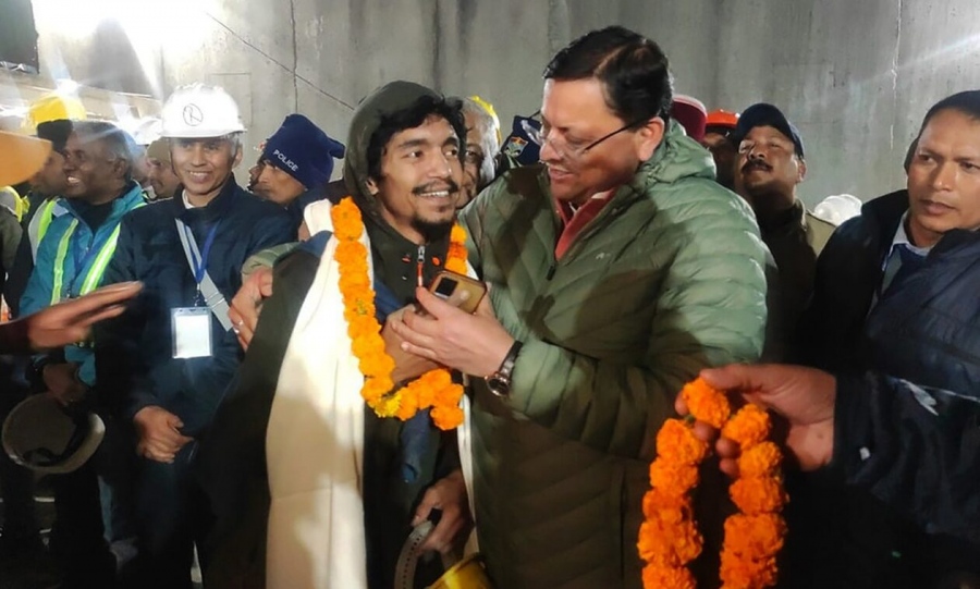 Ινδία: Οι εγκλωβισμένοι έκαναν γιόγκα κάτω από τη Γη για να χαλαρώσουν - «Δε χάσαμε την ελπίδα μας»