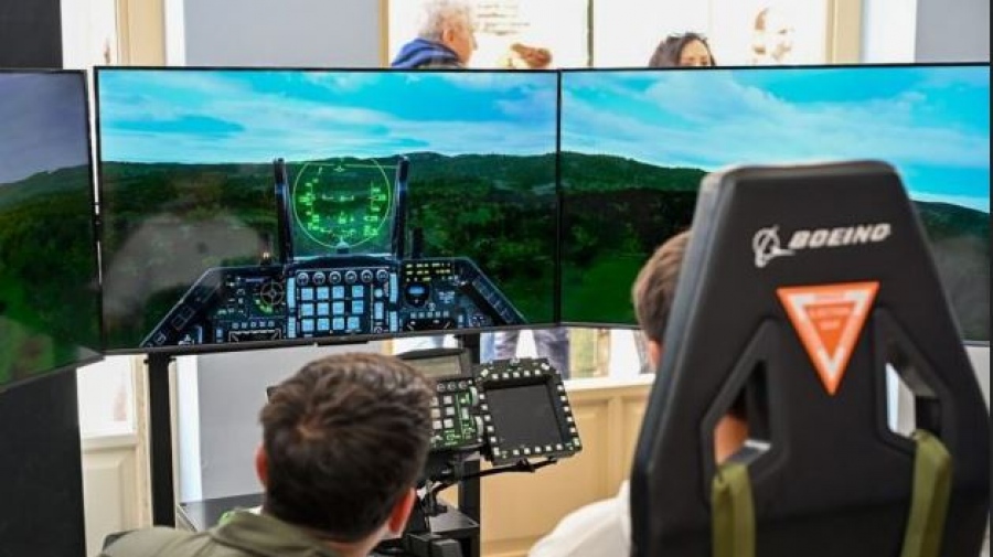 Προσομοιωτές πτήσης με μαχητικά αεροσκάφη  F-16 και F-35 στην Άμφισσα