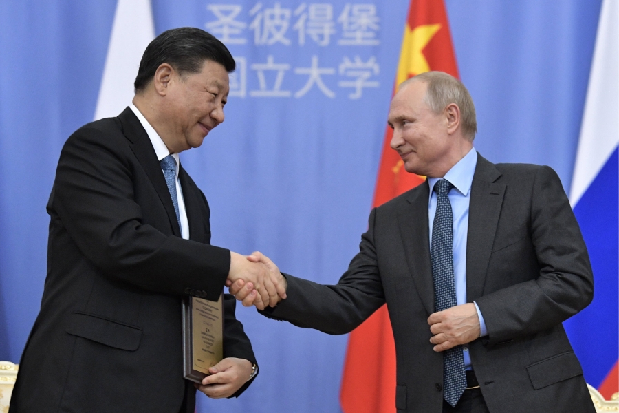 H Kίνα ενισχύει τους ενεργειακούς δεσμούς με τη Ρωσία, συζητά αγορά πετρελαίου - Απέτυχαν οι κυρώσεις της ΕΕ