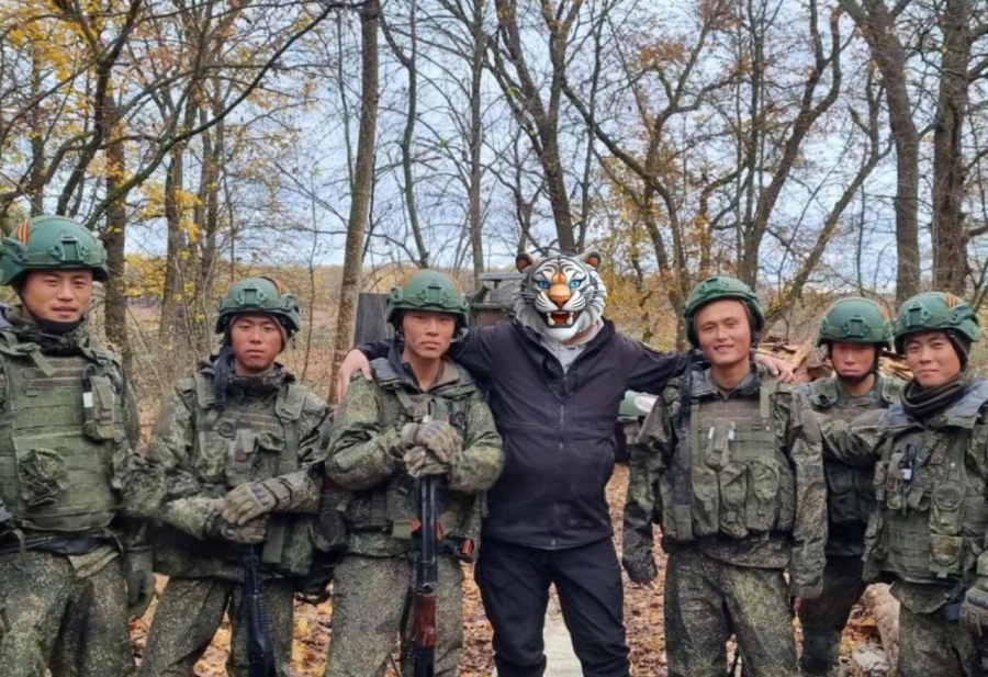 Η Βόρεια Κορέα προβάλλει ταινία για στρατιωτικά κατορθώματα στην περιοχή Kursk