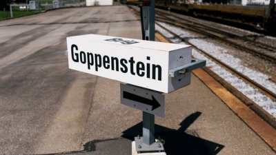 Ελβετία: Εκτροχιασμός τρένου με 80 επιβάτες λόγω πτώσης χιονοστιβάδας στις γραμμές – Φόβοι για τραυματίες