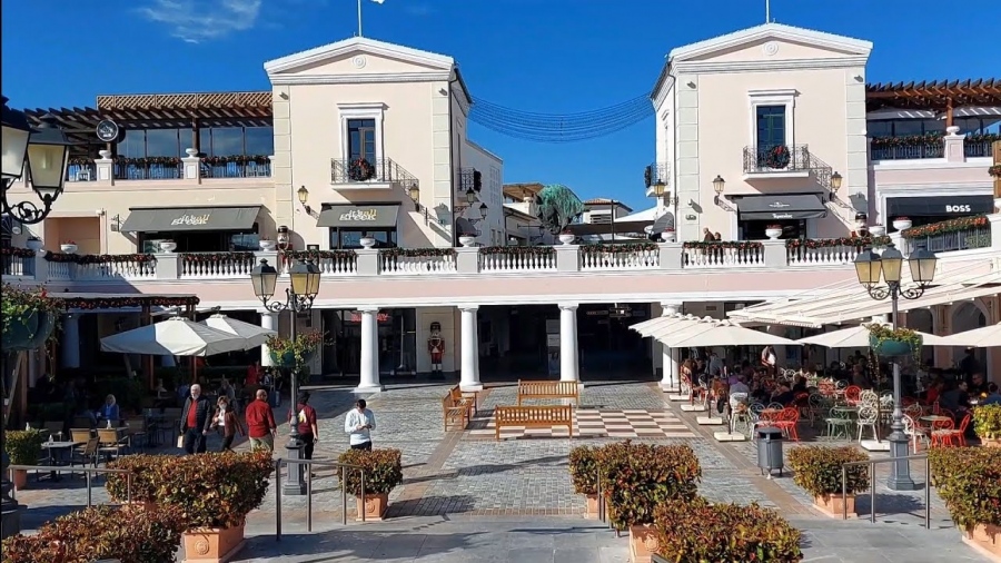 Σπάτα: Φωτιά σε κατάστημα στο εκπτωτικό χωριό