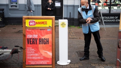 Με το 67% των Βρετανών εμβολιασμένο, η χώρα έχει τη χειρότερη επίδοση κρουσμάτων παγκοσμίως - Τι συμβαίνει