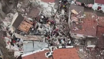 Σοκ στην Κωσταντινούπολη - Κατάρρευση 2 κτιρίων - Παγοδευμενοι στα συντρίμμια, διάσωση 3 ατόμων