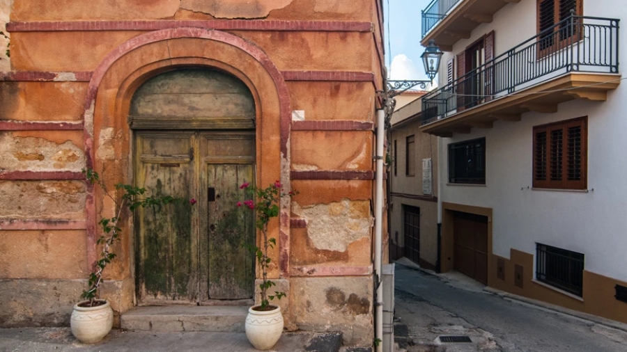 Χωριό της Σικελίας θα δημοπρατήσει 20 σπίτια με μόλις 2 ευρώ το καθένα