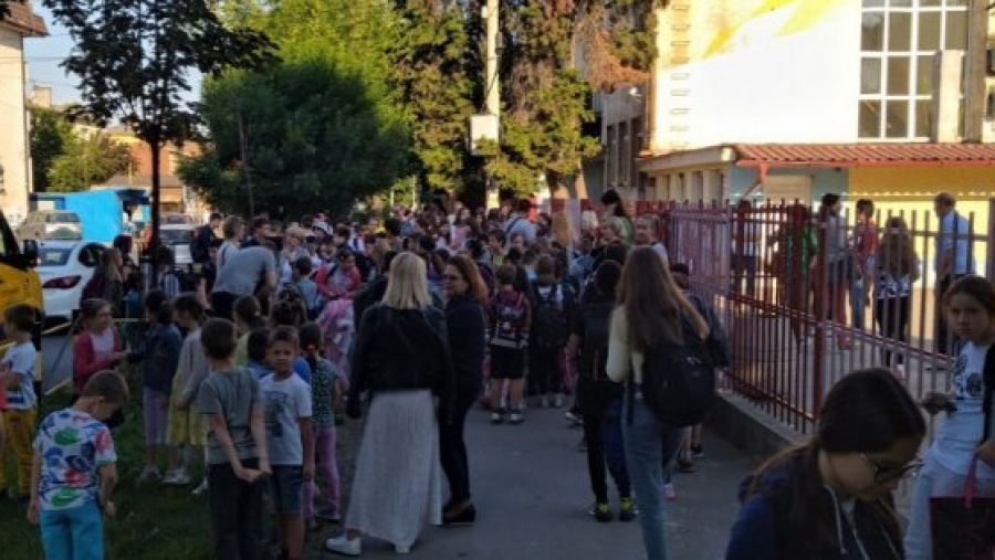 Χάος στη Σερβία: Απειλή για βόμβα σε 97 σχολεία - Εκκενώθηκαν δεκάδες κτίρια