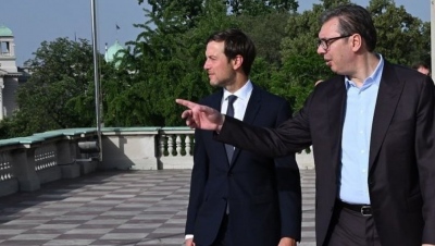 Χιλιάδες Σέρβοι στους δρόμους για το «δώρο» του Vucic στον γαμπρό του Trump