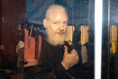 Αρνείται την έκδοσή του στις ΗΠΑ ο Assange - Στις 30/5 η ακροαματική διαδικασία