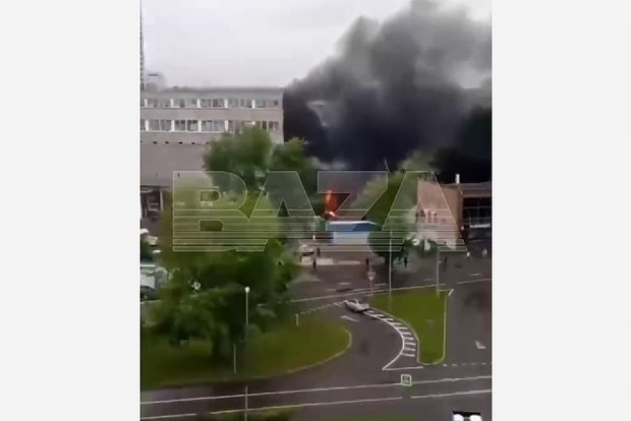 Συναγερμός στη Ρωσία: Έκρηξη αυτοκινήτου στη Μόσχα, η φωτιά εξαπλώνεται σε γειτονικά κτίρια