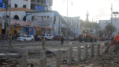 Σομαλία: Στους 100 οι νεκροί και 300 οι τραυματίες από τη διπλή επίθεση αυτοκτονίας με παγιδευμένα αυτοκίνητα στο Mogadishu