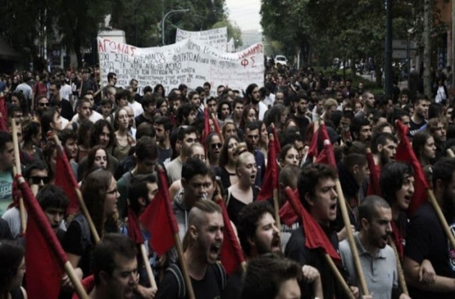 Ένταση στο συλλαλητήριο στο κέντρο της Αθήνας - Χρήση χημικών από την αστυνομία