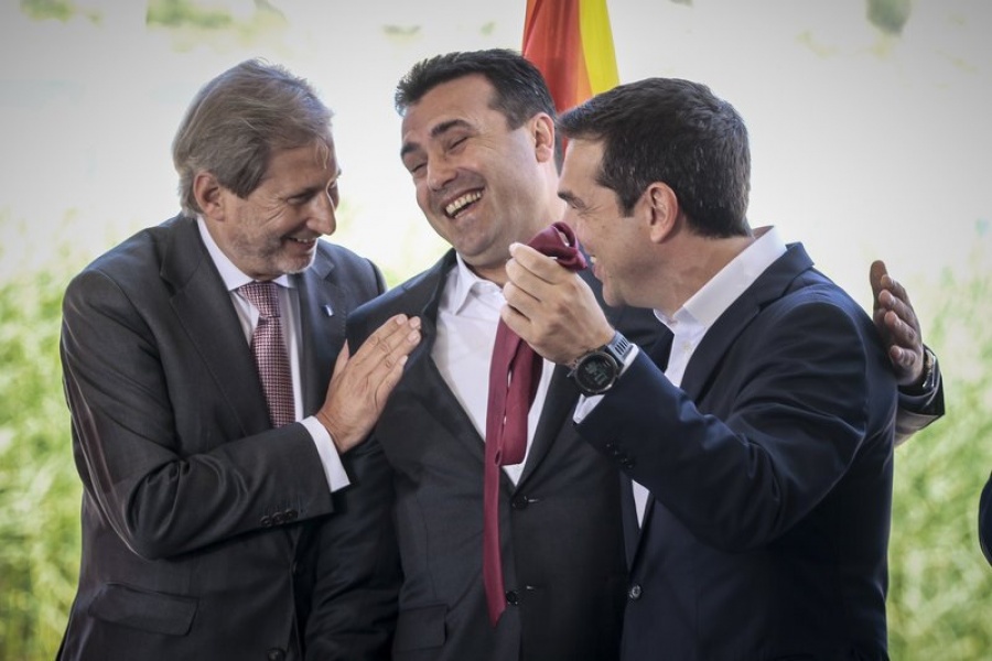 Υπογράφηκε η κακή συμφωνία για το Μακεδονικό – Τσίπρας: Πατριωτική και αμοιβαία επωφελής η συμφωνία - Zaev: Ευχαριστώ ΗΠΑ και ΕΕ