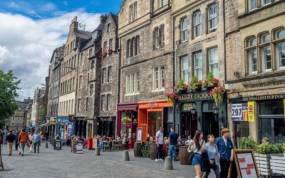 Πως η κατάρρευση του Thomas Cook οδήγησε σε σημαντικές αυξήσεις των τιμών των διακοπών