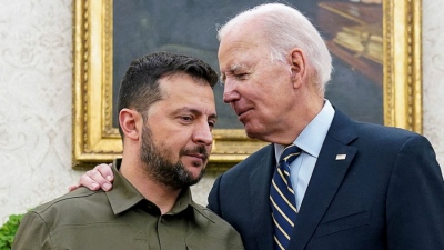 Biden προς Zelensky: Συγγνώμη που αργήσαμε να εγκρίνουμε τη στρατιωτική βοήθεια... πάρε 225 εκατ. δολάρια