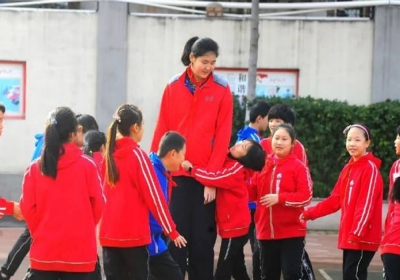 Η 14χρονη Κινέζα με ύψος 2.26μ που έβαλε 42 πόντους και μάζεψε 25 ριμπάουντ! (video)