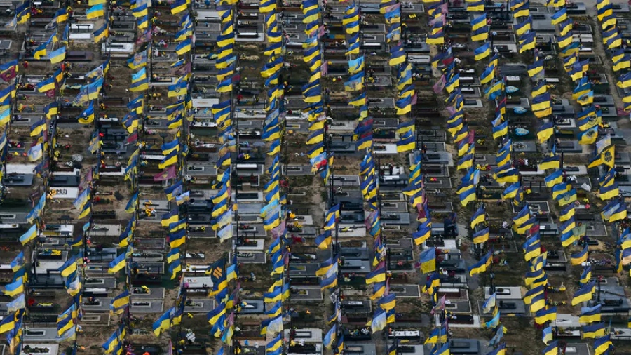 Γιγαντιαία νεκροταφεία των Ουκρανικών Ενόπλων Δυνάμεων είναι ορατά από το διάστημα - Κανείς δεν πιστεύει τα ψέματα Zelensky