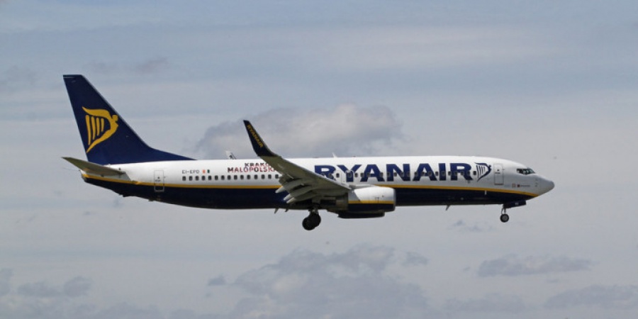 Αεροπλάνο της Ryanair με προορισμό την Θεσσαλονίκη χτυπήθηκε από κεραυνό