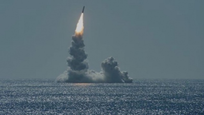 Bloomberg: Οι ΗΠΑ στέλνουν μήνυμα στη Ρωσία παραδίδοντας πυρηνικά όπλα στη Βρετανία