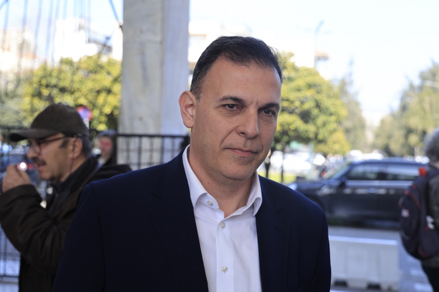 Συμμορία της μιζέριας και «ηθικό πλεονέκτημα» - Αδιανόητη μπαρούφα Καραμέρου: Η κυβέρνηση κάνει βίαιη πλασμαφαίρεση στους πολίτες