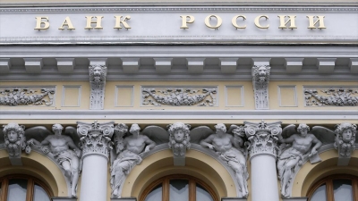Η κεντρική τράπεζα της Ρωσίας μείωσε το επιτόκιο στο 17% από 20% - «Βλέπει» περαιτέρω μείωση του