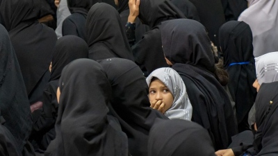 Η Αυστρία δείχνει το δρόμο απέναντι στον ισλαμισμό - Νέος νόμος απαγορεύει τη μαντήλα στα σχολεία