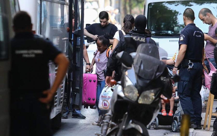 Ποιος θα μας σώσει από τους «ευαίσθητους» σωτήρες;