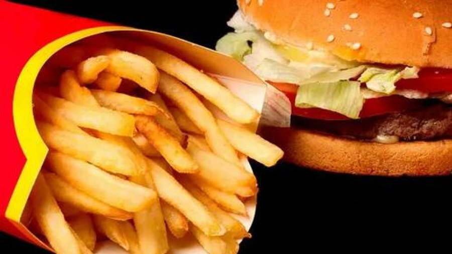 Διατροφική βόμβα: Μας ταΐζουν αντιπαρασιτικά και αντισυλληπτικά ζώων οι μεγάλες αλυσίδες όπως McDonald's, Starbucks, Dunkin', Burger King