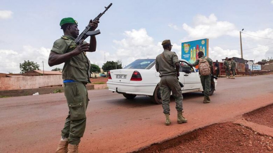 Στο χάος το Μάλι, «συστήθηκε» ο επικεφαλής του πραξικοήματος - Παραιτήθηκε ο πρόεδρος, οι στασιαστές υπόσχονται εκλογές
