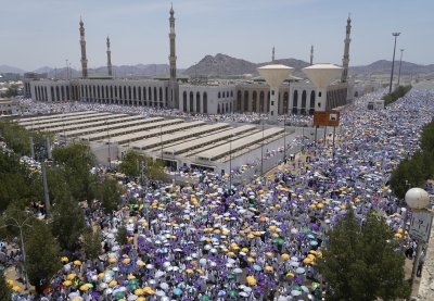 Εντυπωσιακές εικόνες στη Μέκκα: Προσκύνησαν ένα εκατομμύριο πιστοί