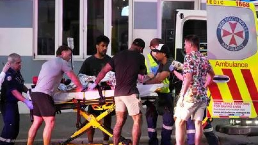 Σκηνές τρόμου στην Αυστραλία: Τρομοκρατική επίθεση σε παραλία του Σίδνεϊ με 12 νεκρούς και 29 τραυματίες - Δύο οι δράστες