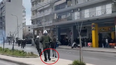 Θεσσαλονίκη: Αστυνομικός έχασε το όπλο του την ώρα των επεισοδίων - Τους ειδοποίησε... πολίτης