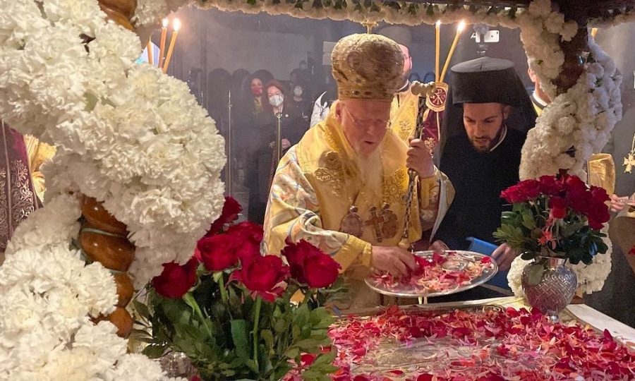 Μεγάλη Παρασκευή: Ακολουθία του Επιταφίου Θρήνου και Περιφορά στο Φανάρι