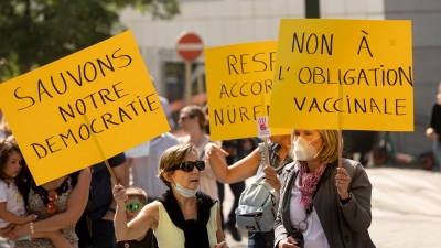 Διχάζει την Ευρώπη ο υποχρεωτικός εμβολιασμός - Όχι από την Επιτροπή Βιοθικής του Βελγίου, υπέρ η Γερμανία - Τι ισχύει στην Ελλάδα