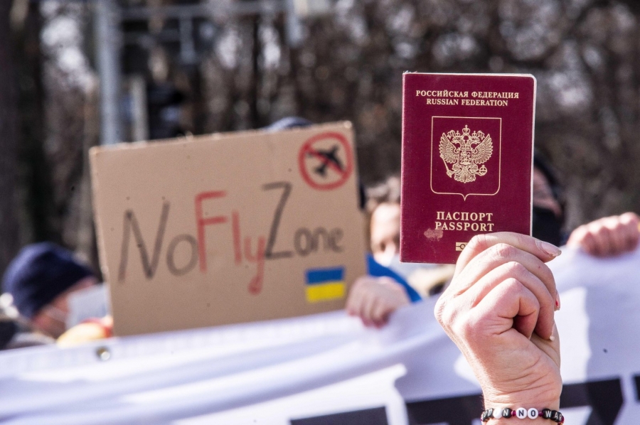 Αντιρωσική υστερία στην ΕΕ:  Διχάζει η πρόταση της τσεχικής προεδρίας για κατάργηση της παροχής τουριστικής visa σε Ρώσους πολίτες