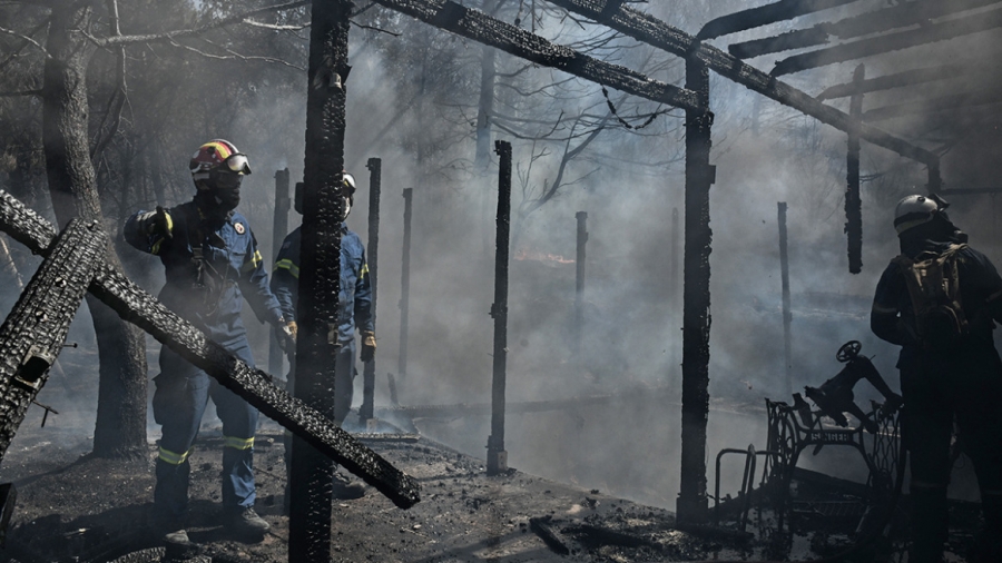 Έκθετο το επιτελικό κράτος Μητσοτάκη - Στάχτες σπίτια και στρέμματα γης σε Πεντέλη, Μέγαρα, Σαλαμίνα - Κίνδυνος για νέες πυρκαγιές (21/7)