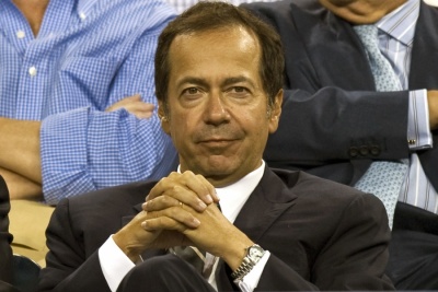 Στους επόμενους 24 μήνες ο Paulson θα έχει ρευστοποιήσει τις επενδύσεις του στην Ελλάδα σε Πειραιώς 9,23% και Alpha bank 7,32%