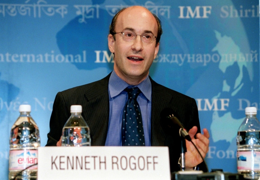 Rogoff (Harvard): «θα γύριζε τον κόσμο ανάποδα» μια αύξηση των επιτοκίων σε αυτή τη συγκυρια