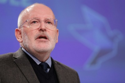 Υπέρ ενός ευρωπαϊκού κατώτατου μισθού ο Frans Timmermans