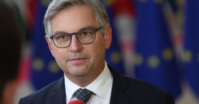 Αυστρία: Αφαίρεσαν το δίπλωμα οδήγησης από τον υπουργό Οικονομικών λόγω παράβασης