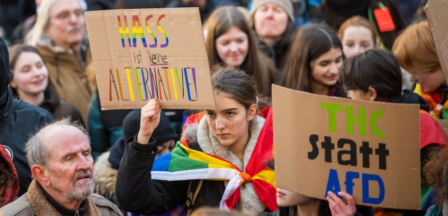 Κόλαφος η νέα δημοσκόπηση στη Γερμανία – Ένας στους δύο δεν θέλει ισλαμιστές μετανάστες