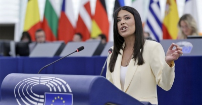 Ταπεινωμένη η Ursula από τις «μπαλωθιές» Λατινοπούλου: Ρατσίστρια ρήμαξες την Ευρώπη - Είσαι η καλύτερη μαθήτρια της Merkel
