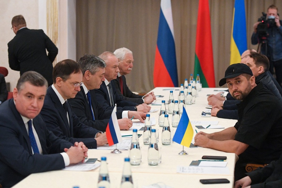 «Το μικρό του δάχτυλο αξίζει περισσότερο από... όλη την ουκρανική αντιπροσωπεία»: Τρόμος λόγω Medinsky στην Ουκρανία