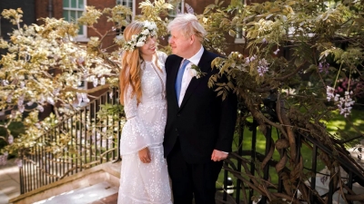 Παντρεύτηκε μυστικά ο Boris Johnson - Η ανακοίνωση και το νυφικό Έλληνα σχεδιαστή της Carrie Symonds