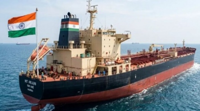 Hormuz - Το Ιράν φορτώνει 2 supertakner με πετρέλαιο αξίας 400 εκατ. δολ., πέρασε ινδικό δεξαμενόπλοιο