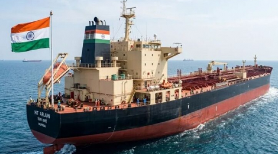 Hormuz - Το Ιράν φορτώνει στο νησί Kharg 2 supertakner με πετρέλαιο αξίας 400 εκατ. δολ., πέρασε ινδικό πλοίο