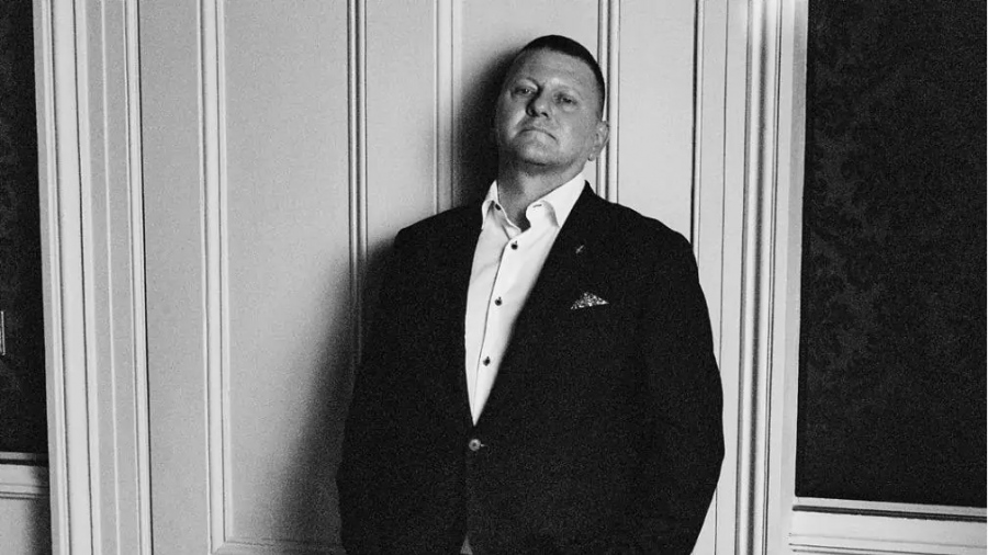 «Έχει καθόλου μυαλό; Σύντομα και τόπλες» - Σάλος με Zaluzhny που ποζάρει για τη Vogue, με κόστος 100 χιλ. δολ - Σφοδρή κριτική